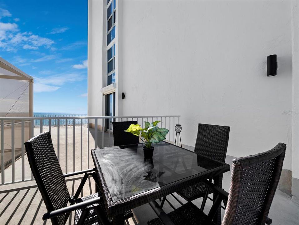 Под контрактом: $629,000 (2 спален, 2 ванн, 1235 Квадратных фут)