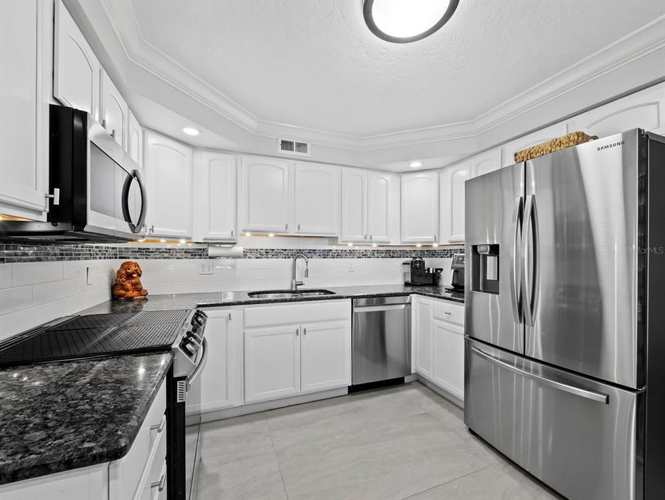 Под контрактом: $629,000 (2 спален, 2 ванн, 1235 Квадратных фут)