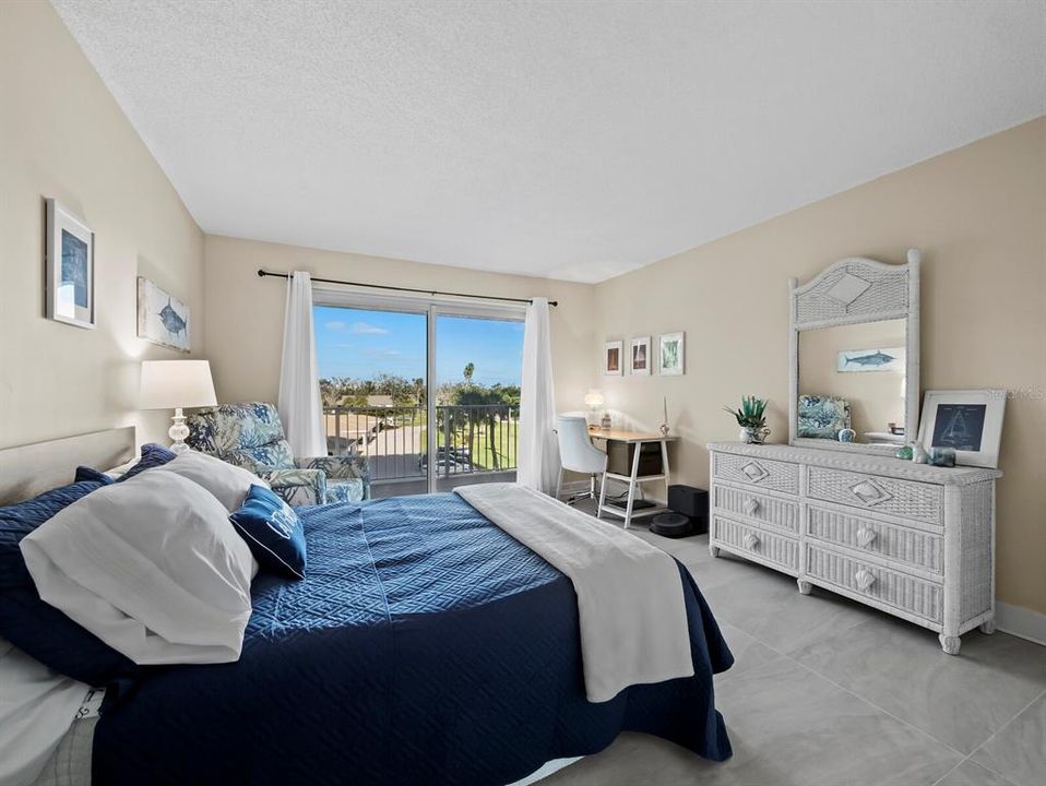 Под контрактом: $629,000 (2 спален, 2 ванн, 1235 Квадратных фут)