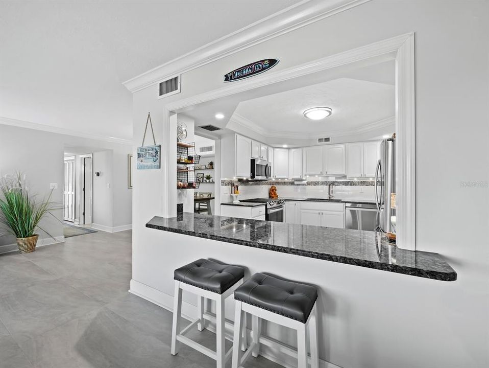 Под контрактом: $629,000 (2 спален, 2 ванн, 1235 Квадратных фут)