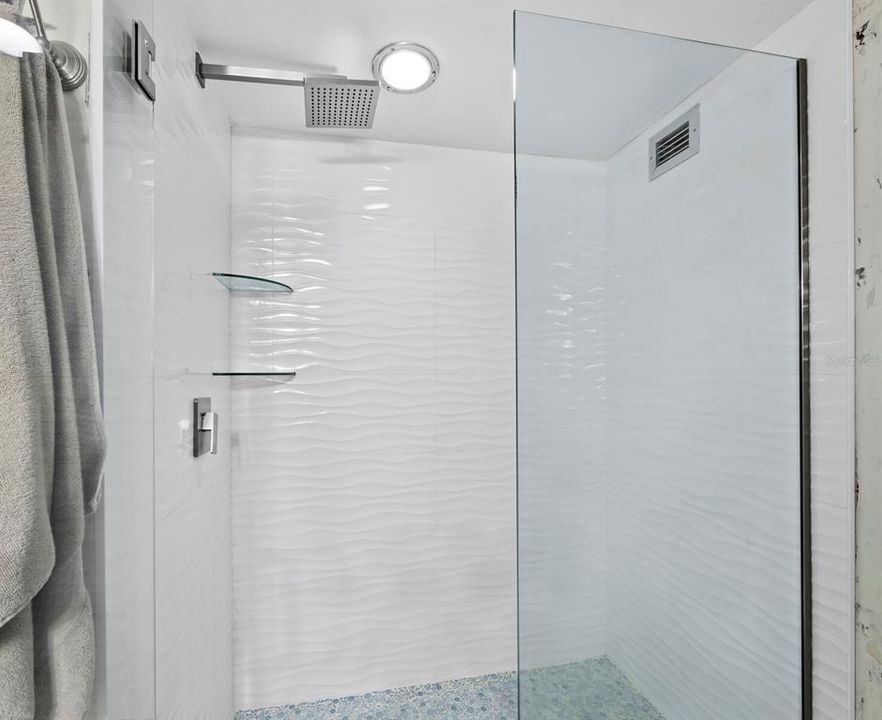 Под контрактом: $629,000 (2 спален, 2 ванн, 1235 Квадратных фут)