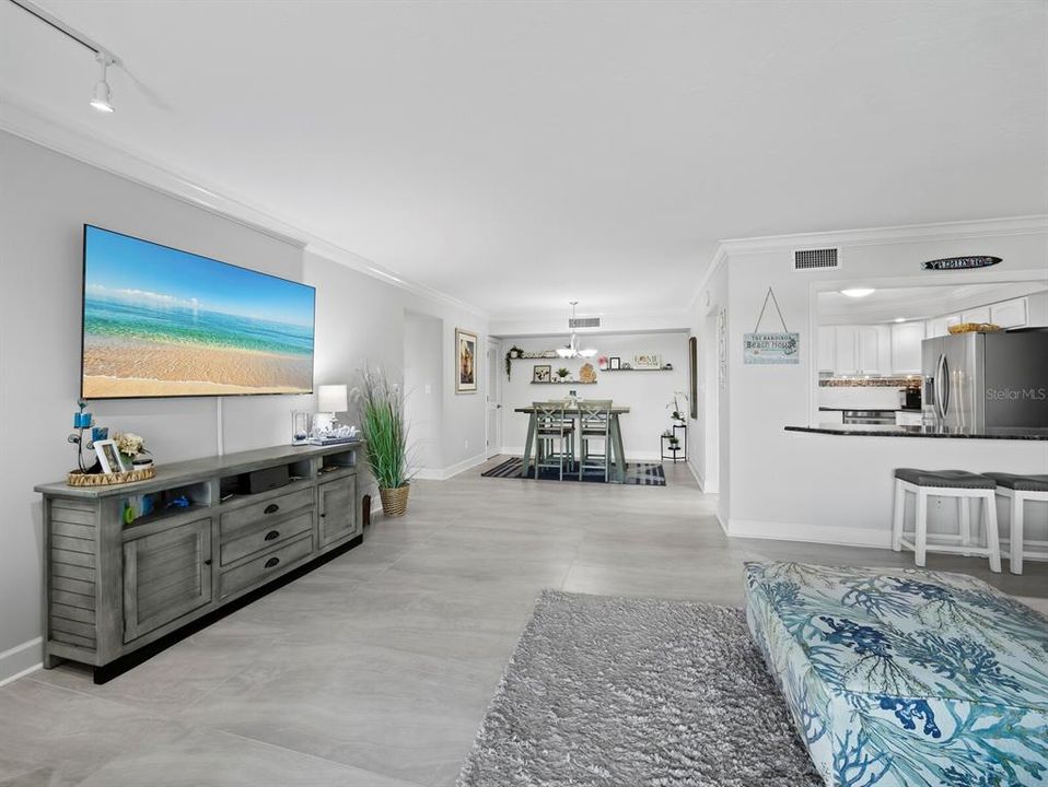 Под контрактом: $629,000 (2 спален, 2 ванн, 1235 Квадратных фут)