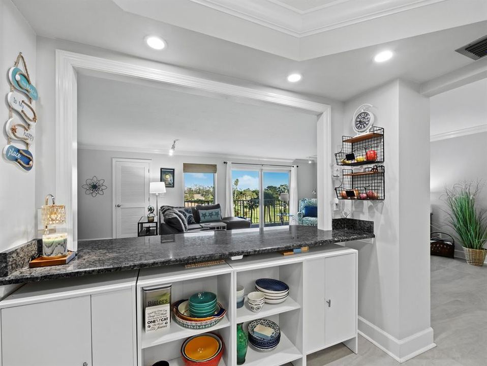 Под контрактом: $629,000 (2 спален, 2 ванн, 1235 Квадратных фут)