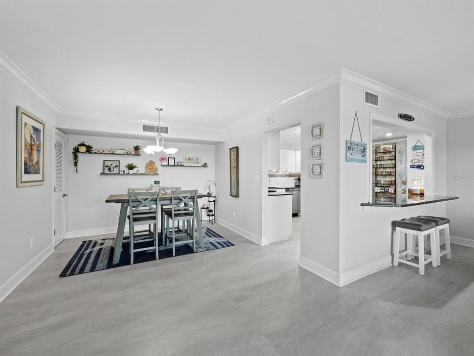 Под контрактом: $629,000 (2 спален, 2 ванн, 1235 Квадратных фут)