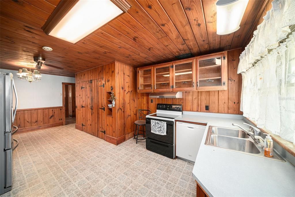 En Venta: $425,000 (3 camas, 2 baños, 2445 Pies cuadrados)