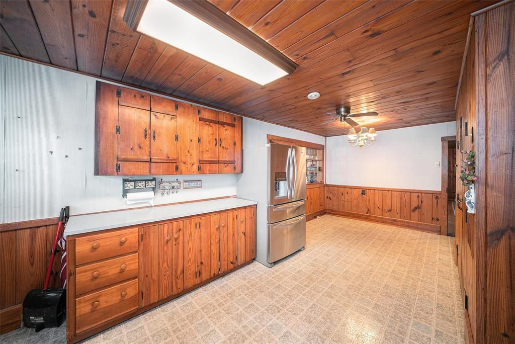 En Venta: $425,000 (3 camas, 2 baños, 2445 Pies cuadrados)