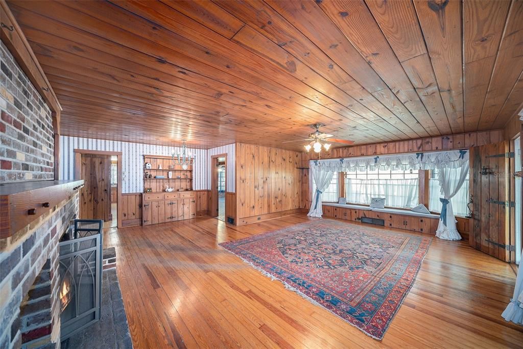 En Venta: $425,000 (3 camas, 2 baños, 2445 Pies cuadrados)