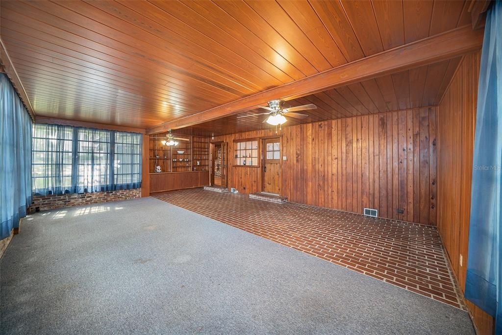 En Venta: $425,000 (3 camas, 2 baños, 2445 Pies cuadrados)