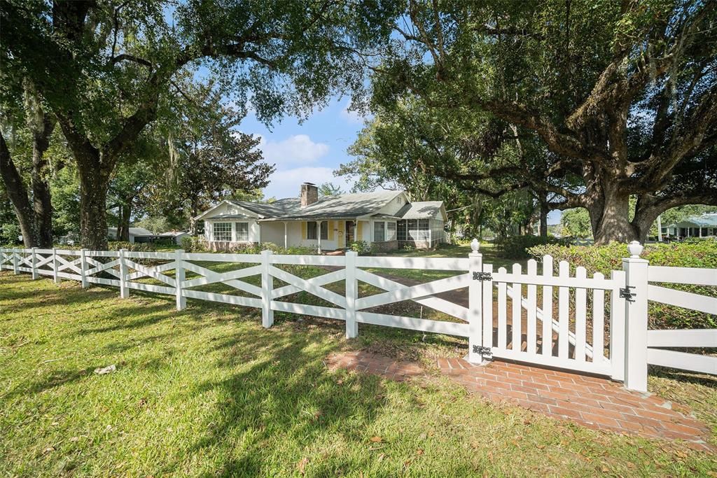 En Venta: $425,000 (3 camas, 2 baños, 2445 Pies cuadrados)