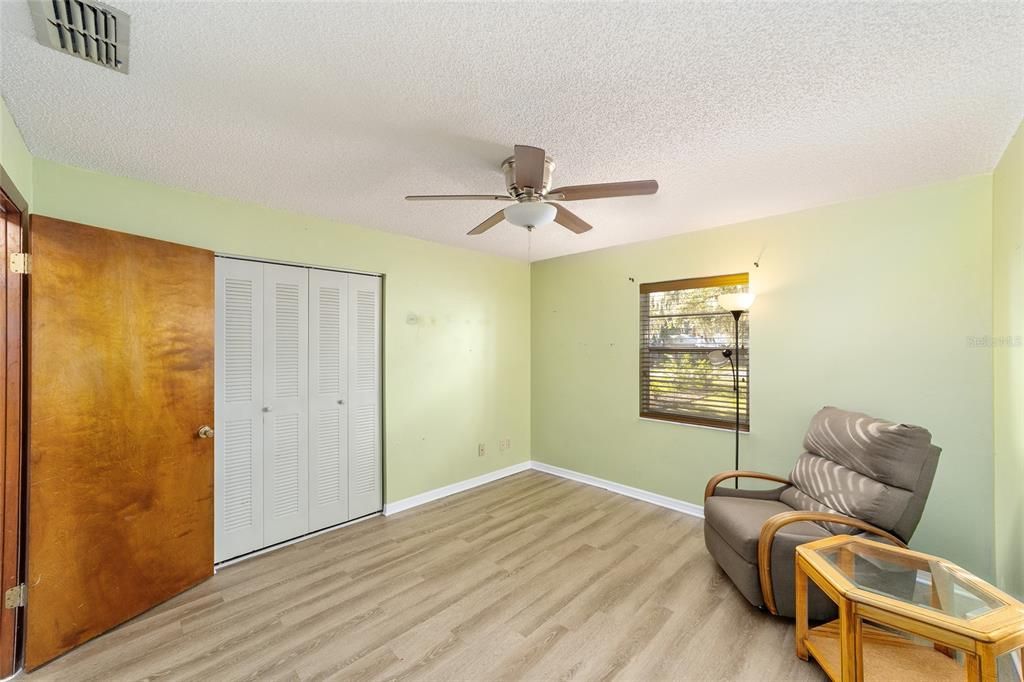 Active With Contract: $235,000 (3 beds, 2 baths, 1364 Square Feet)