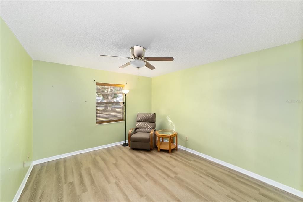 Active With Contract: $235,000 (3 beds, 2 baths, 1364 Square Feet)