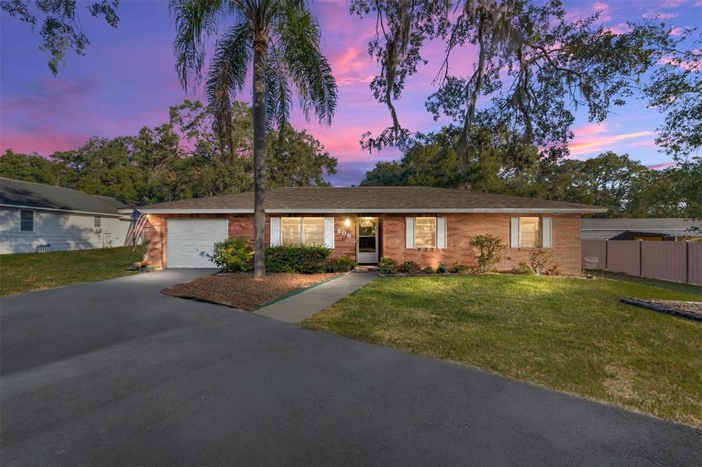 Active With Contract: $235,000 (3 beds, 2 baths, 1364 Square Feet)