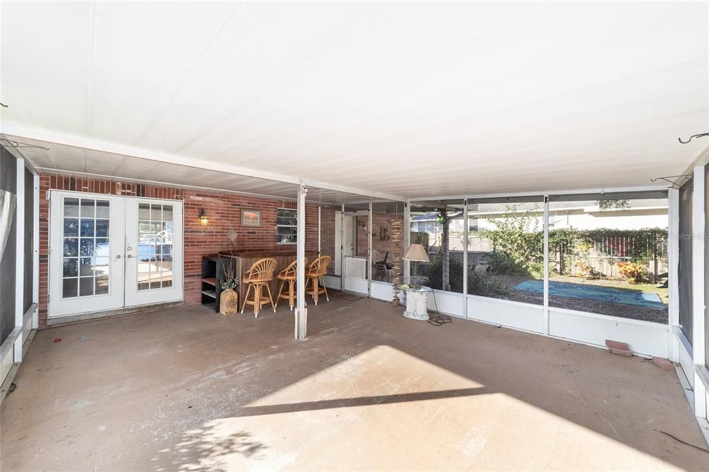 Active With Contract: $235,000 (3 beds, 2 baths, 1364 Square Feet)