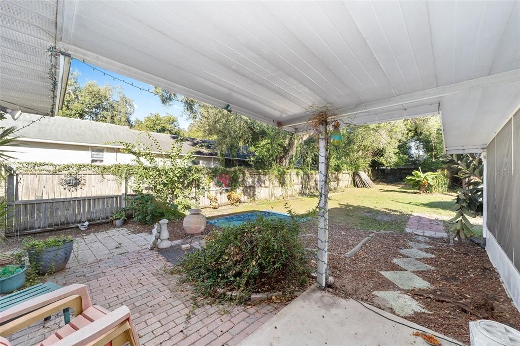 Active With Contract: $235,000 (3 beds, 2 baths, 1364 Square Feet)