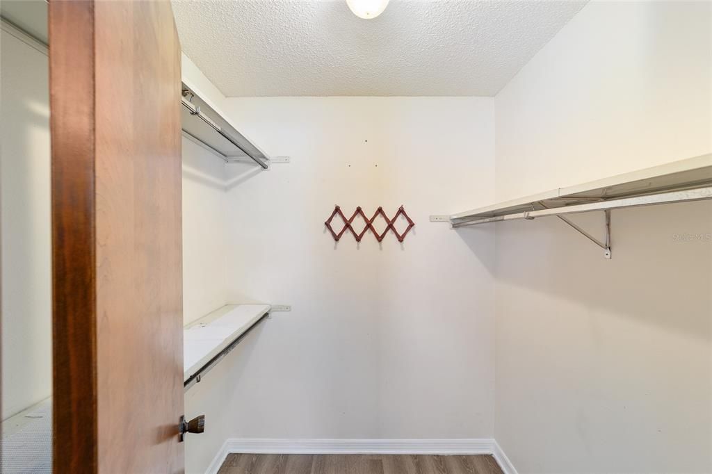 Active With Contract: $235,000 (3 beds, 2 baths, 1364 Square Feet)