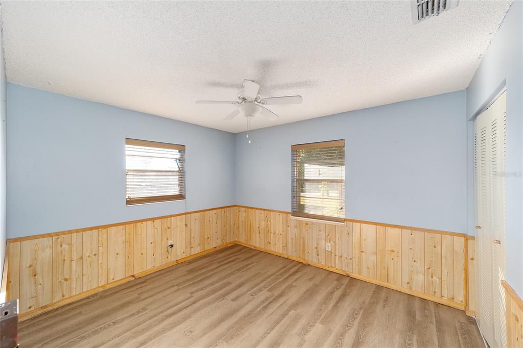 Active With Contract: $235,000 (3 beds, 2 baths, 1364 Square Feet)