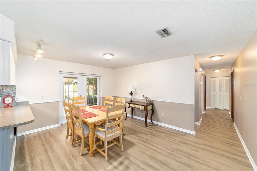 Active With Contract: $235,000 (3 beds, 2 baths, 1364 Square Feet)