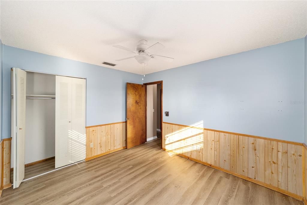 Active With Contract: $235,000 (3 beds, 2 baths, 1364 Square Feet)