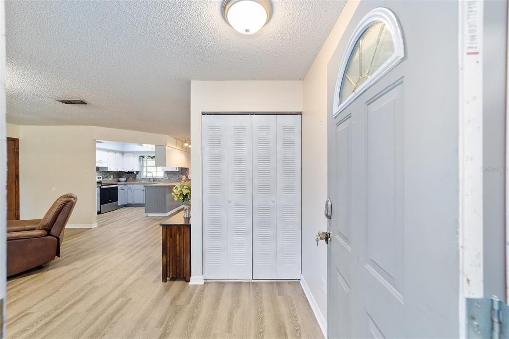 Active With Contract: $235,000 (3 beds, 2 baths, 1364 Square Feet)