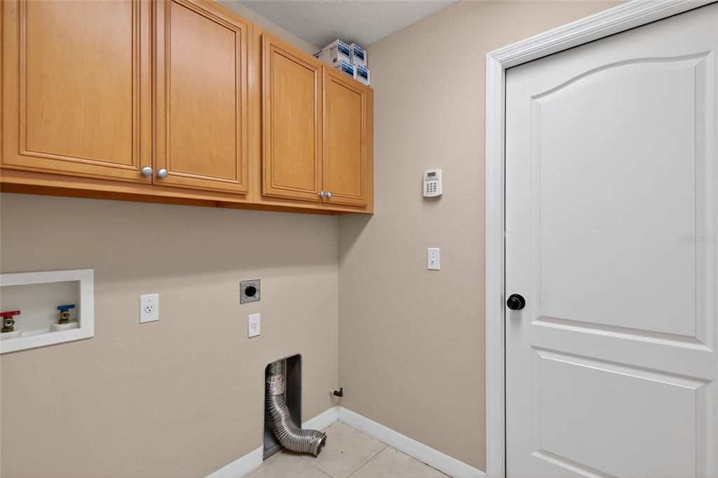 For Rent: $2,650 (3 beds, 2 baths, 1828 Square Feet)