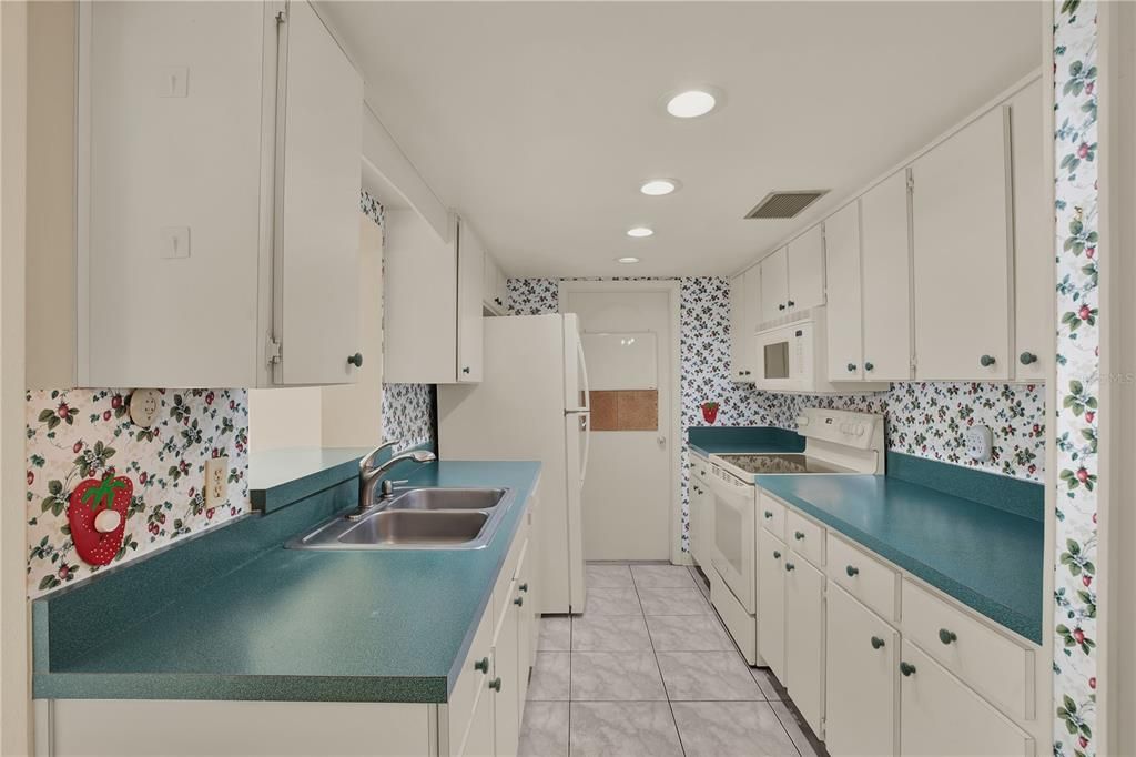 Active With Contract: $399,000 (3 beds, 2 baths, 1920 Square Feet)