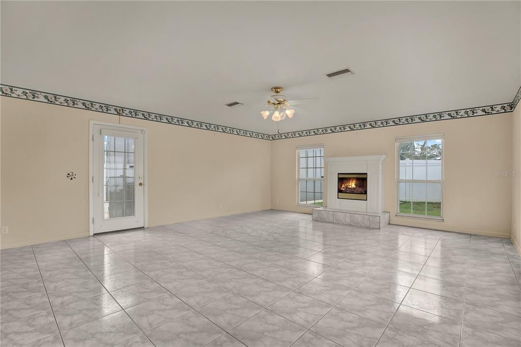 Active With Contract: $399,000 (3 beds, 2 baths, 1920 Square Feet)