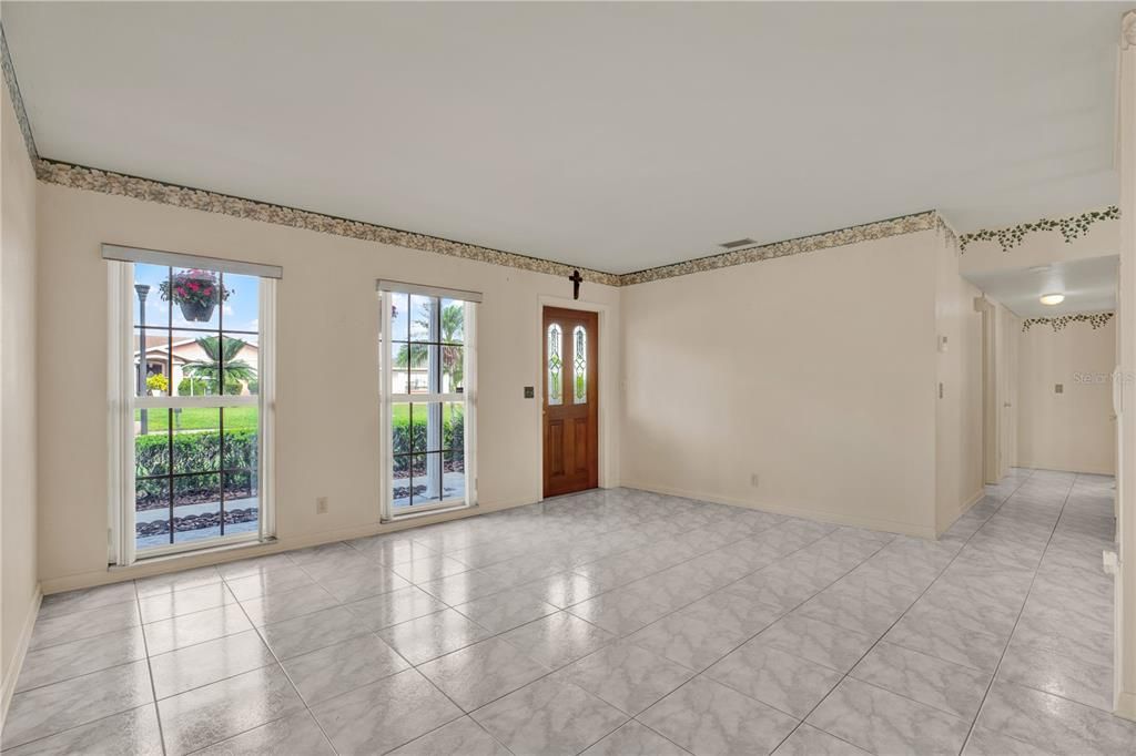 Active With Contract: $399,000 (3 beds, 2 baths, 1920 Square Feet)