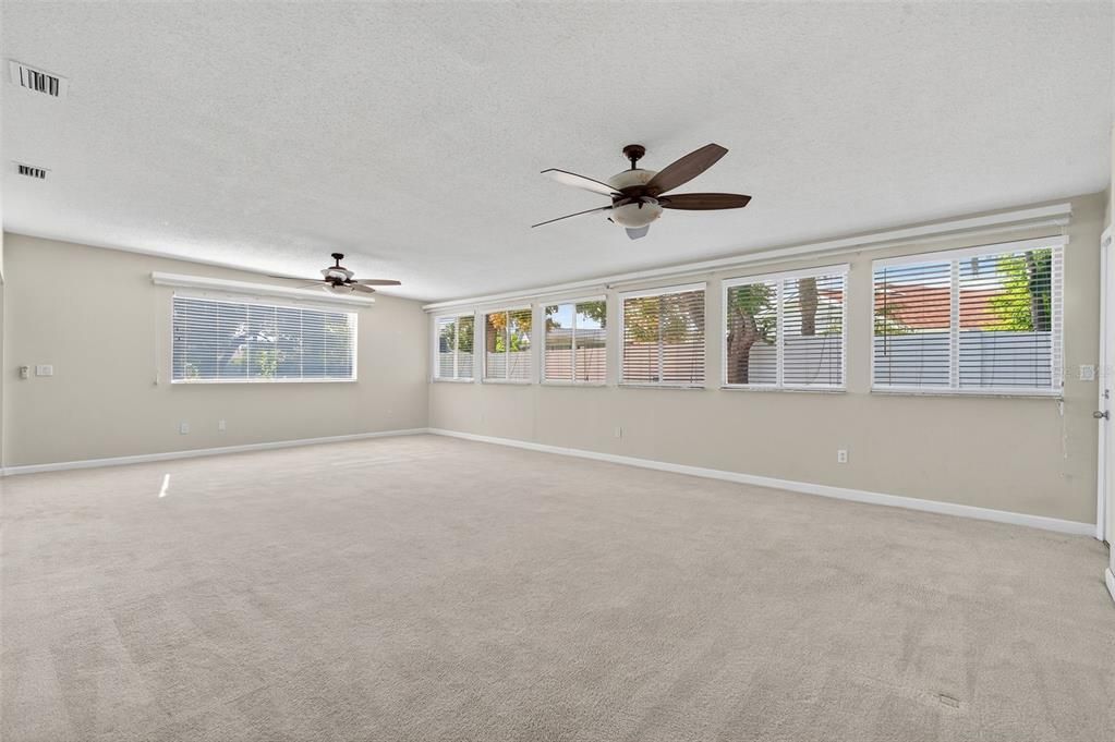 В аренду: $3,750 (3 спален, 2 ванн, 2076 Квадратных фут)