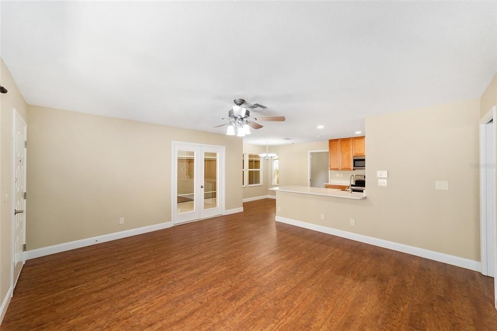 Под контрактом: $225,000 (3 спален, 2 ванн, 1320 Квадратных фут)