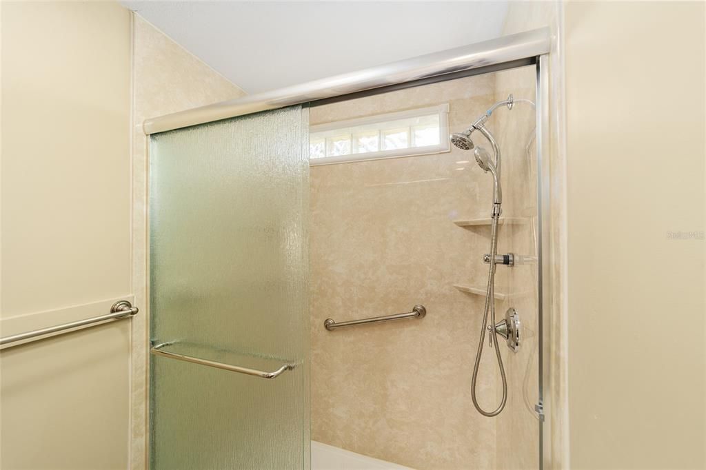 Под контрактом: $225,000 (3 спален, 2 ванн, 1320 Квадратных фут)