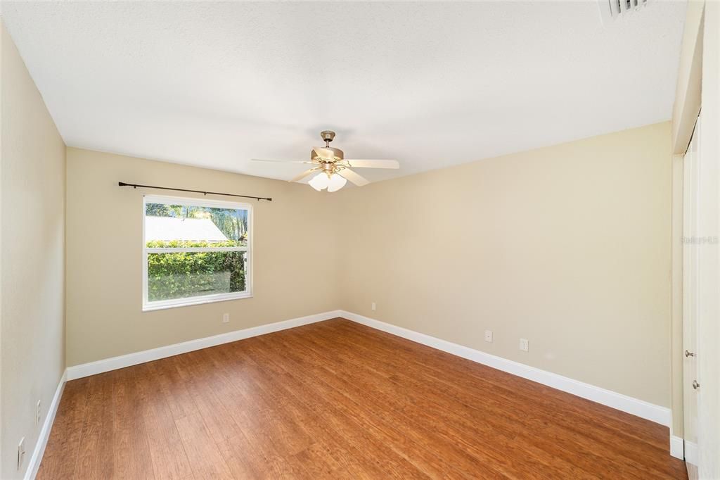 Под контрактом: $225,000 (3 спален, 2 ванн, 1320 Квадратных фут)