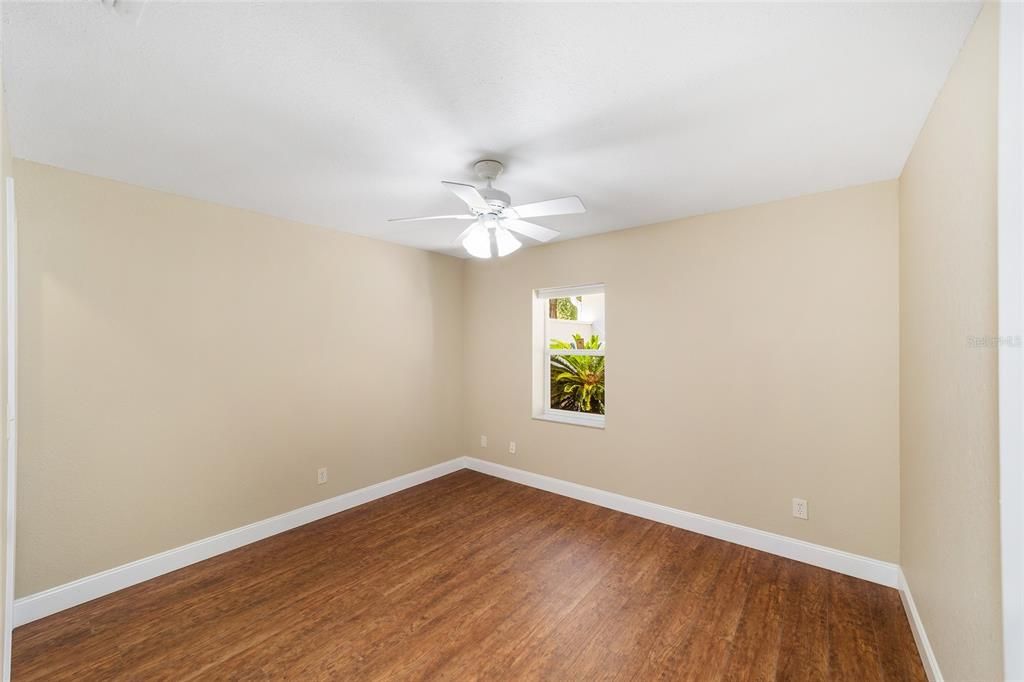 Под контрактом: $225,000 (3 спален, 2 ванн, 1320 Квадратных фут)