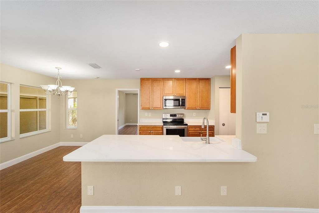 Под контрактом: $225,000 (3 спален, 2 ванн, 1320 Квадратных фут)