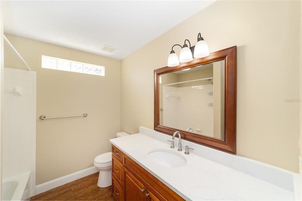 Под контрактом: $225,000 (3 спален, 2 ванн, 1320 Квадратных фут)