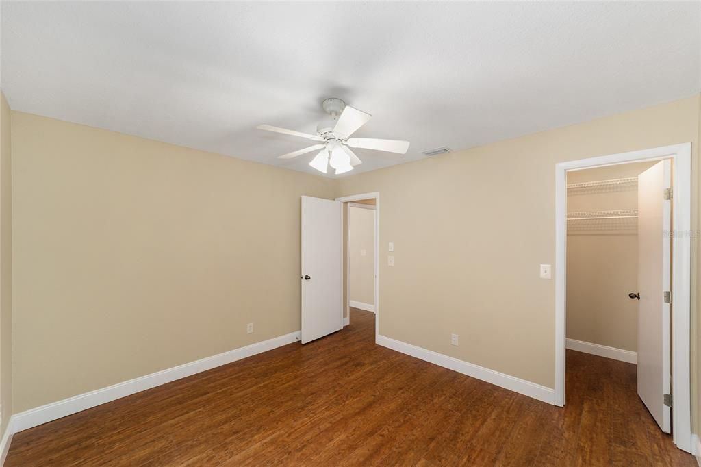 Под контрактом: $225,000 (3 спален, 2 ванн, 1320 Квадратных фут)