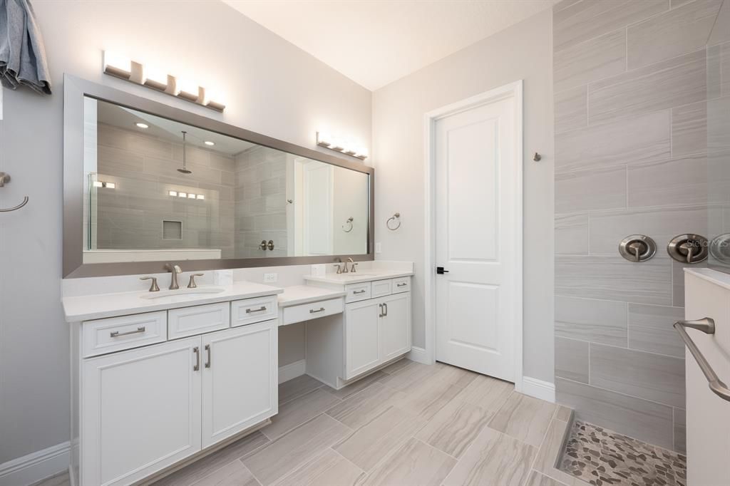 待售: $1,200,000 (5 贝兹, 3 浴室, 3239 平方英尺)