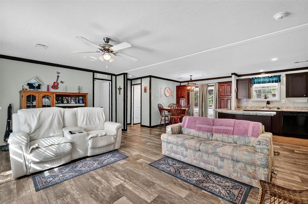 En Venta: $249,000 (3 camas, 2 baños, 1456 Pies cuadrados)