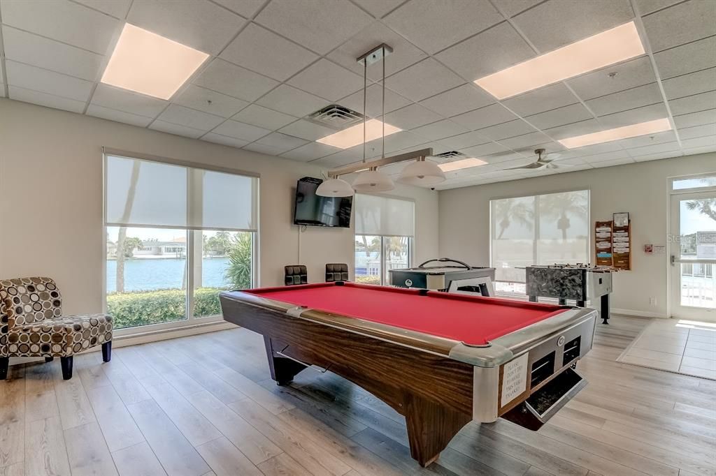 合同活跃: $260,000 (1 贝兹, 1 浴室, 843 平方英尺)