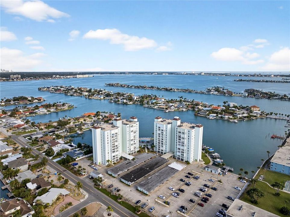 合同活跃: $260,000 (1 贝兹, 1 浴室, 843 平方英尺)