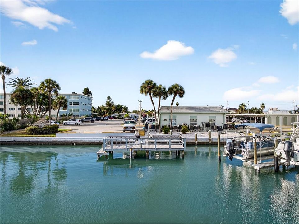 合同活跃: $260,000 (1 贝兹, 1 浴室, 843 平方英尺)