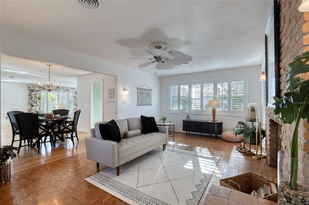 Active With Contract: $400,000 (2 beds, 2 baths, 1415 Square Feet)