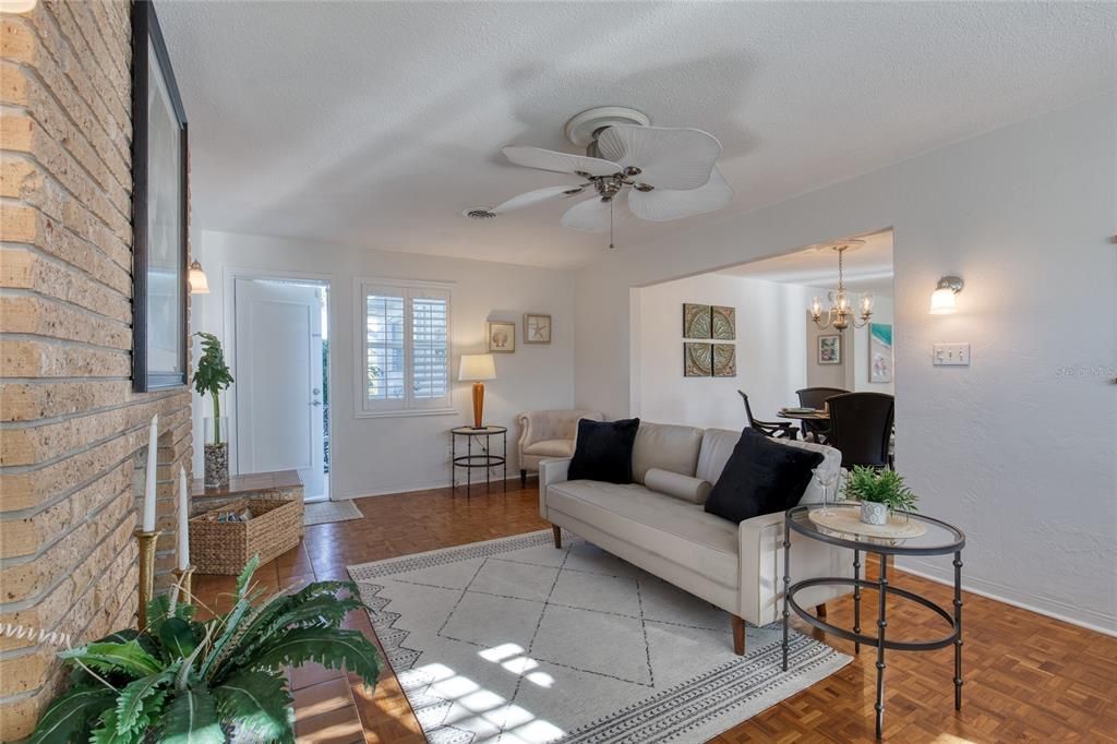 Active With Contract: $400,000 (2 beds, 2 baths, 1415 Square Feet)