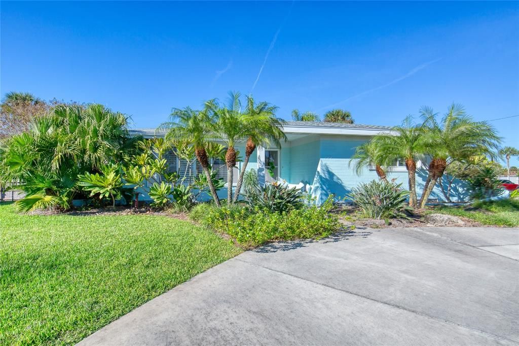 Active With Contract: $400,000 (2 beds, 2 baths, 1415 Square Feet)