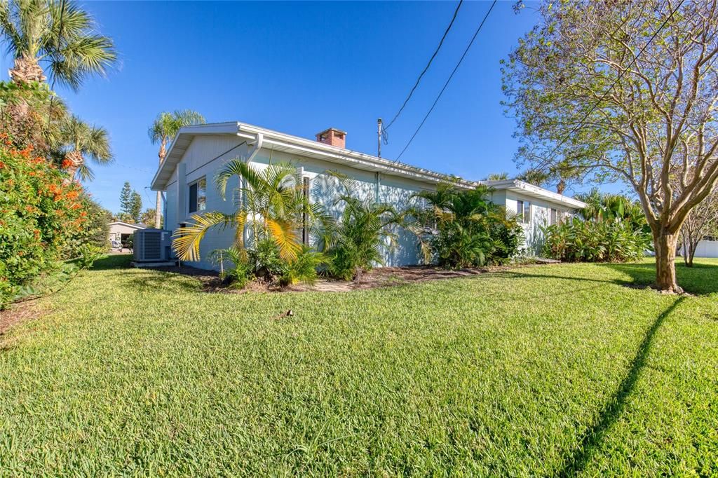 Active With Contract: $400,000 (2 beds, 2 baths, 1415 Square Feet)