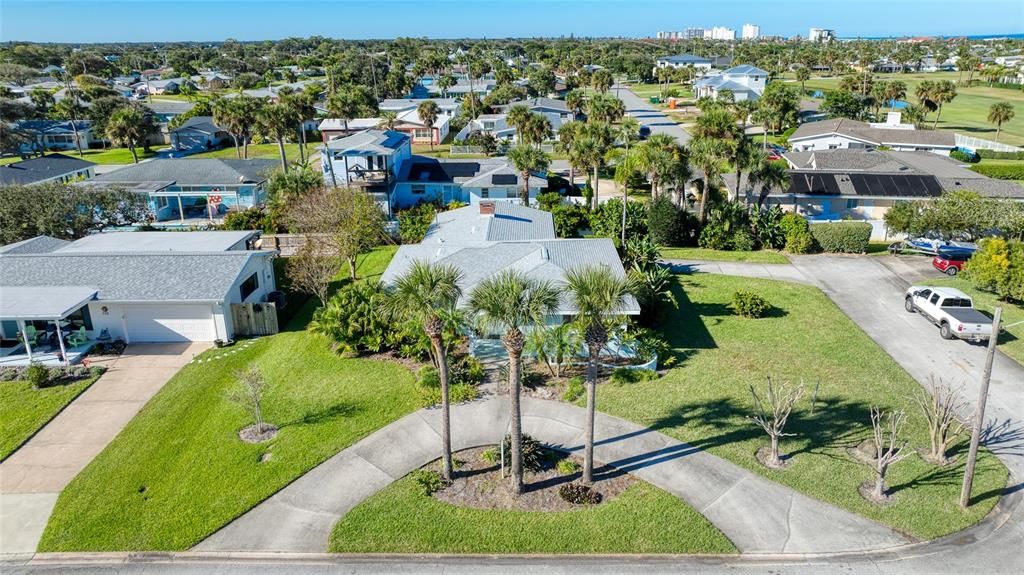 Active With Contract: $400,000 (2 beds, 2 baths, 1415 Square Feet)