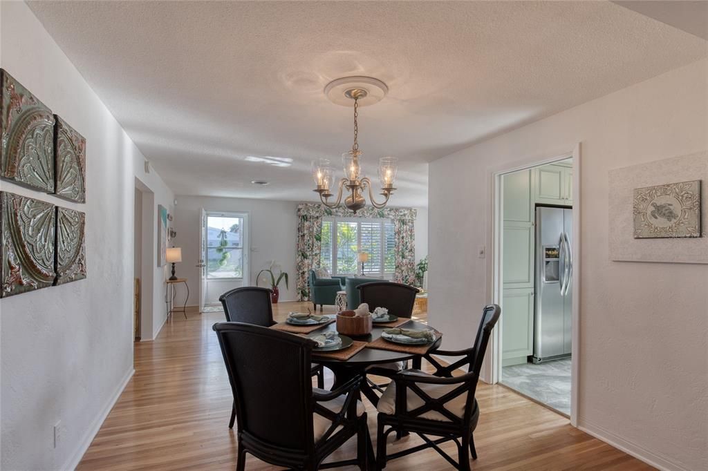 Active With Contract: $400,000 (2 beds, 2 baths, 1415 Square Feet)