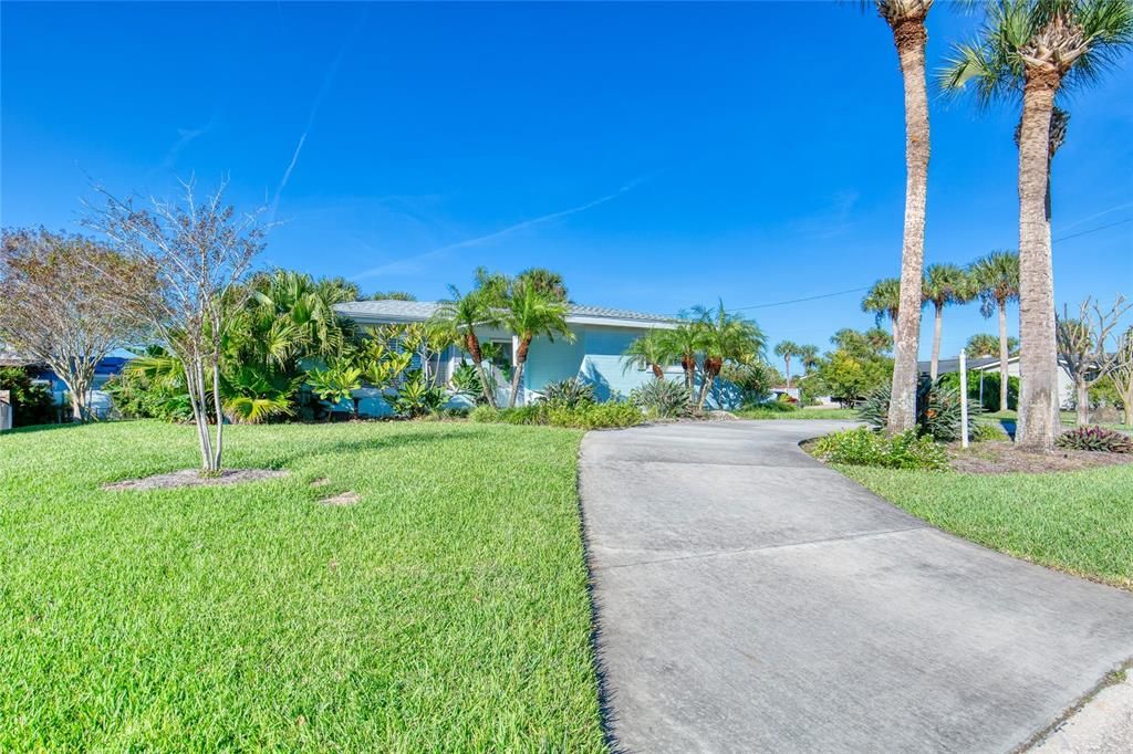 Active With Contract: $400,000 (2 beds, 2 baths, 1415 Square Feet)