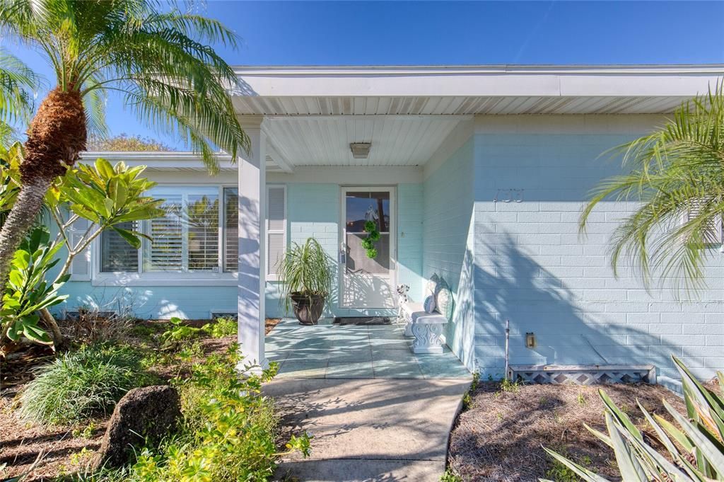 Active With Contract: $400,000 (2 beds, 2 baths, 1415 Square Feet)