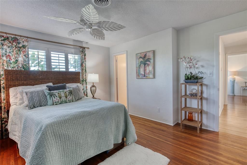 Active With Contract: $400,000 (2 beds, 2 baths, 1415 Square Feet)