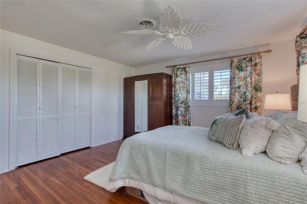 Active With Contract: $400,000 (2 beds, 2 baths, 1415 Square Feet)